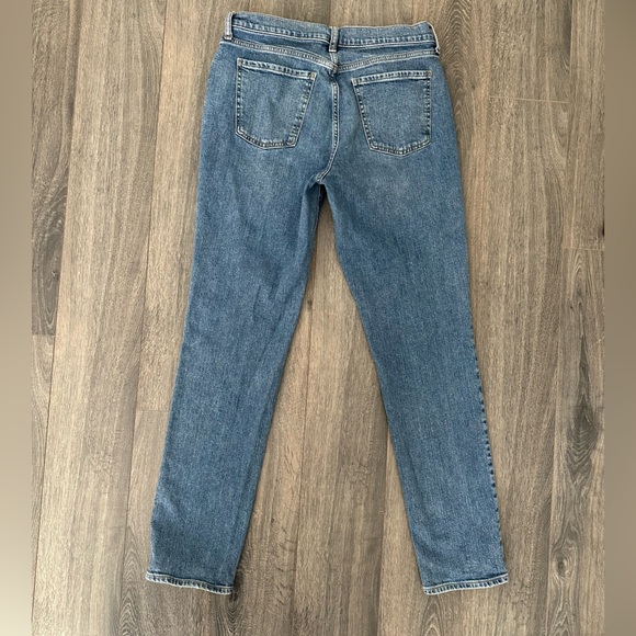EUC Women’s Mid Rise Boyfriend Jeans Blue Denim Wash Old Navy Size 6 Tall - Picture 9 of 9